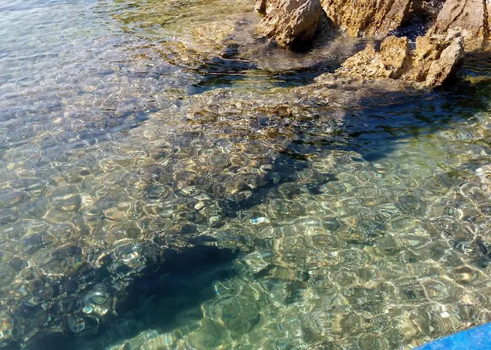 Isolated, 30m To Sea, Viktoria S Alpesi faház