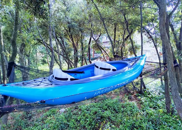 Isolated, 30m To Sea, Viktoria S Alpesi faház