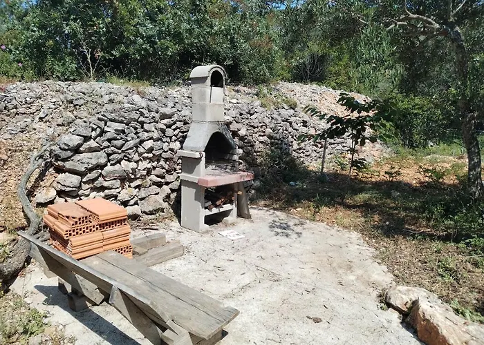 Isolated, 30m To Sea, Viktoria S * Kali