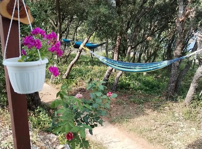 Isolated, 30m To Sea, Viktoria S *